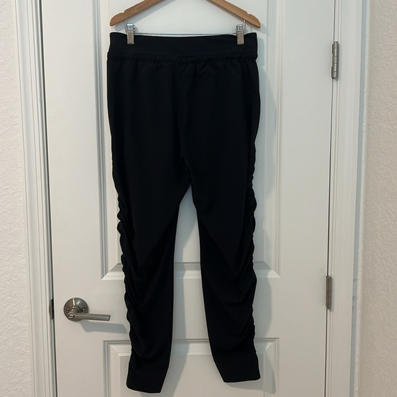 Athleta Attitude Black Jogger Yoga Workout Pants Size 6 - Picture 9 of 17